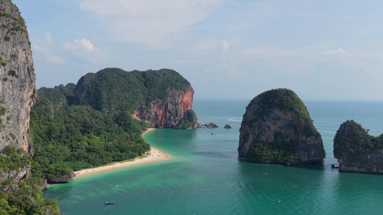 Ripresa con drone della spiaggia di Railay a Krabi, Thailandia, in estate