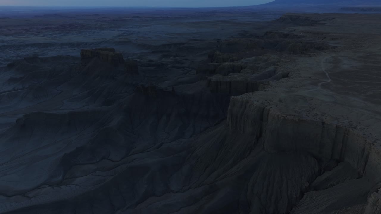 paisaje lunar o vista del horizonte al atardecer, utah en los estados unidos