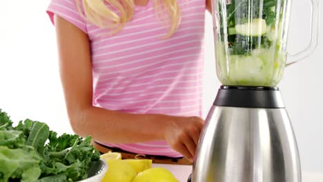 woman preparing vegetable smoothie