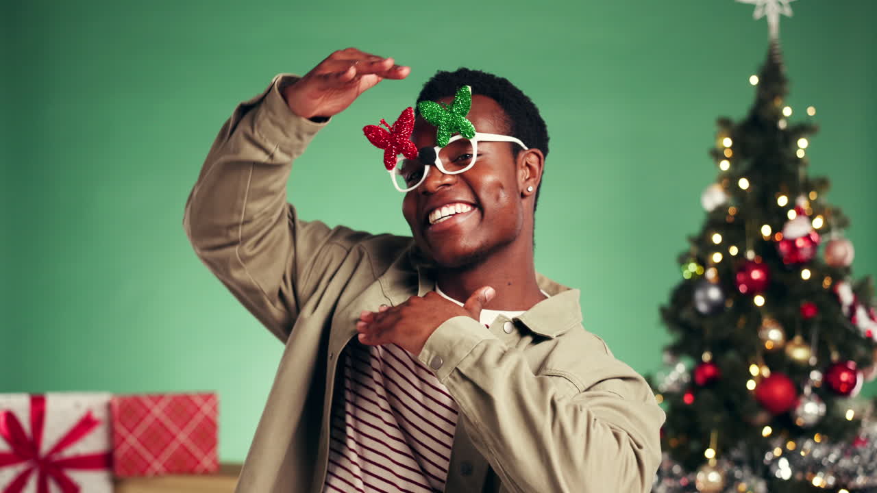 크리스마스를 축하하는 남자