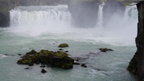 Iceland-Waterfall-Flowing-in-Daylight