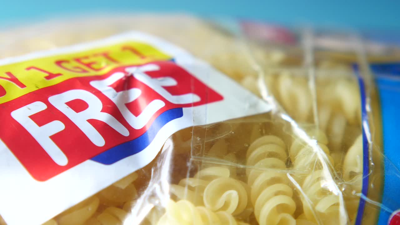 파스타 패키지에서 구매 한 번, 무료 거래 한 번을 받으십시오.