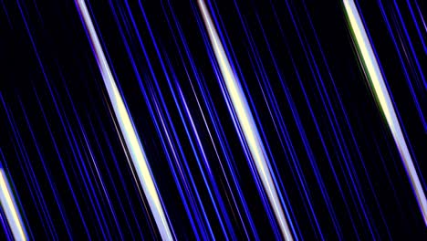 líneas paralelas rectas brillantes abstractas que giran sobre un fondo negro, bucle sin costuras. animación. rayos brillantes coloridos de color púrpura que giran sin fin