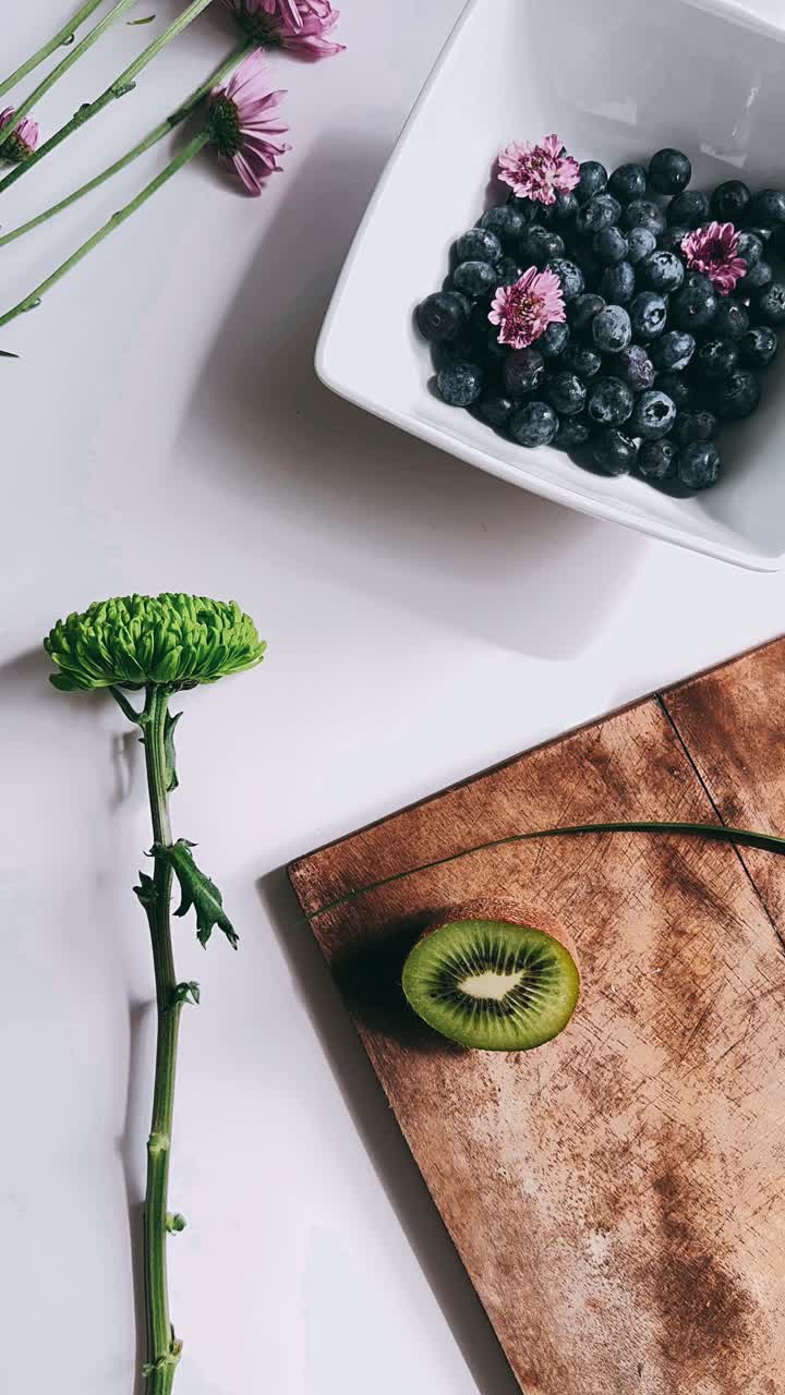 arreglos de frutas y flores frescas