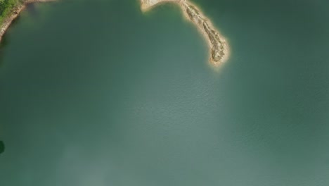 Serene-Water-With-Coastal-Rock-Formations-At-Lake-Danao-Natural-Park-In-Leyte,-Philippines