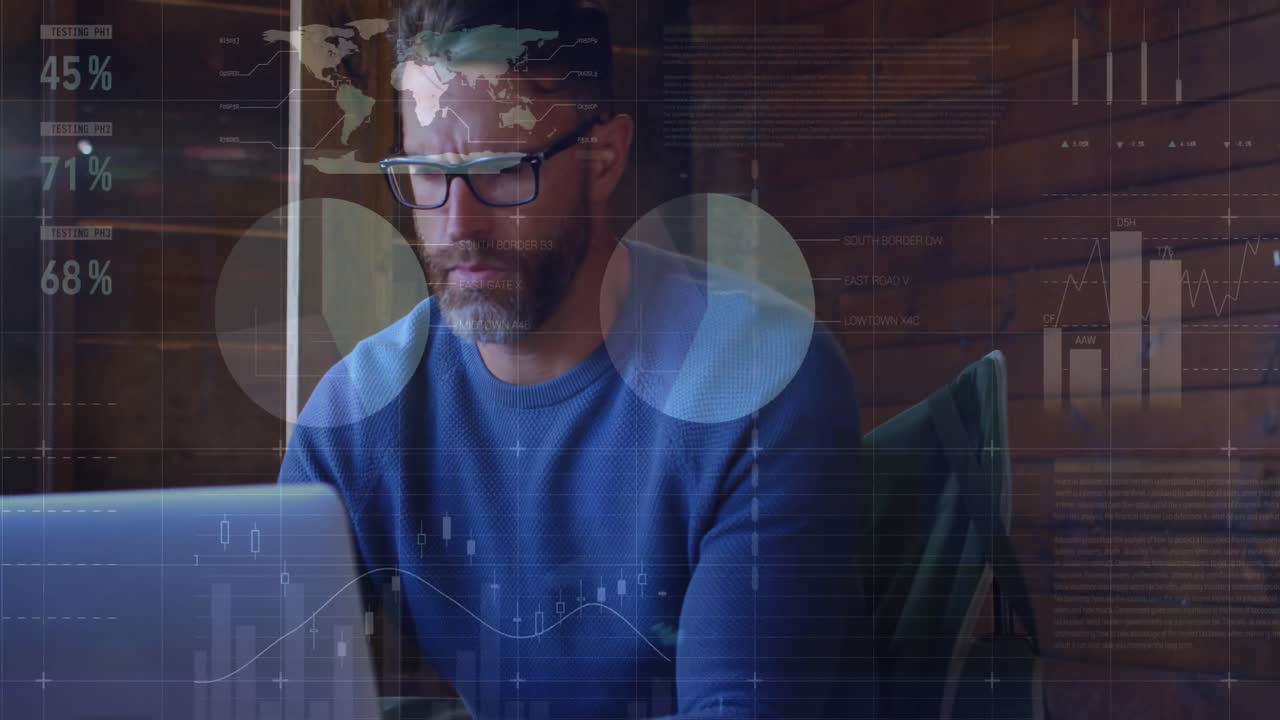 animación de la interfaz infográfica sobre el hombre caucásico enfocado trabajando en la computadora portátil