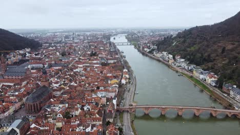 Drohnenpanorama-Der-Wahrzeichen-Der-Stadt-Heidelberg,-Deutschland