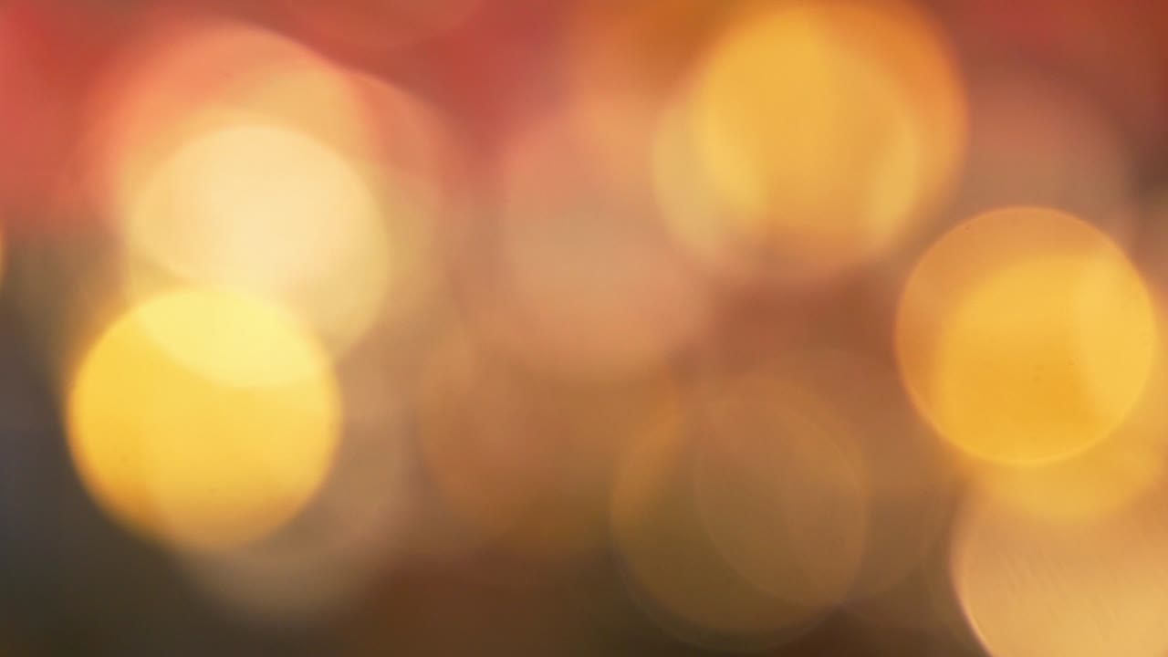 iluminado con luz brillante en el festival. fondo abstracto multicolor.