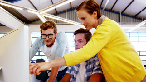 Colleagues-looking-at-computer-and-discussing-with-each-other