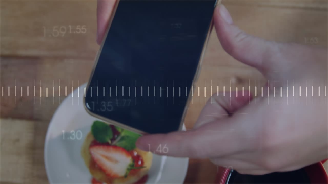 Mano entrando en el encuadre con un smartphone escaneando una tarta en la mesa, mostrando una superposición de forma de onda para análisis