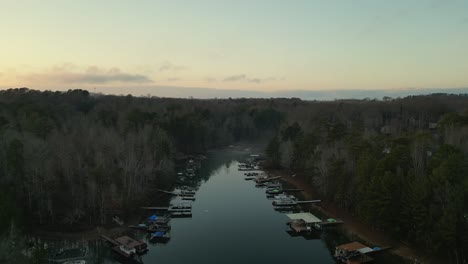 Aerial-reveal-of-Lake-Lanier-in-Coming,-Georgia