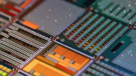 Primer-Plano-De-Oblea-Semiconductora-De-Silicio.-En-Electrónica,-Una-Oblea,-También-Llamada-Rebanada-O-Sustrato,-Es-Una-Rebanada-Delgada-De-Semiconductor,-Un-Silicio-Cristalino,-Que-Se-Utiliza-Para-La-Fabricación-De-Circuitos-Integrados.