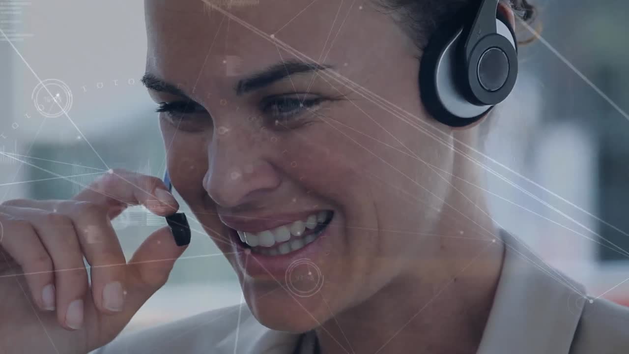 red de iconos de perfil sobre ejecutiva de atención al cliente caucásica hablando usando auriculares de teléfono