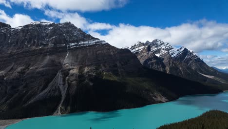 lapso de tiempo del lago peyto durante un día de verano