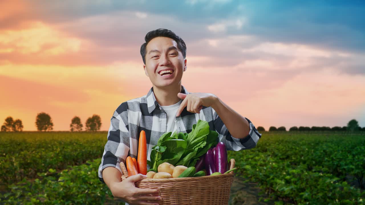 야채 바구니와 함께 아시아 남성 농부 들에서 ooh 얼굴을 하고