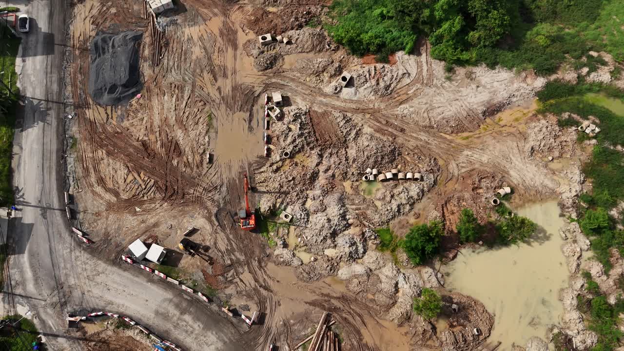 vista aérea de un sitio de construcción activo