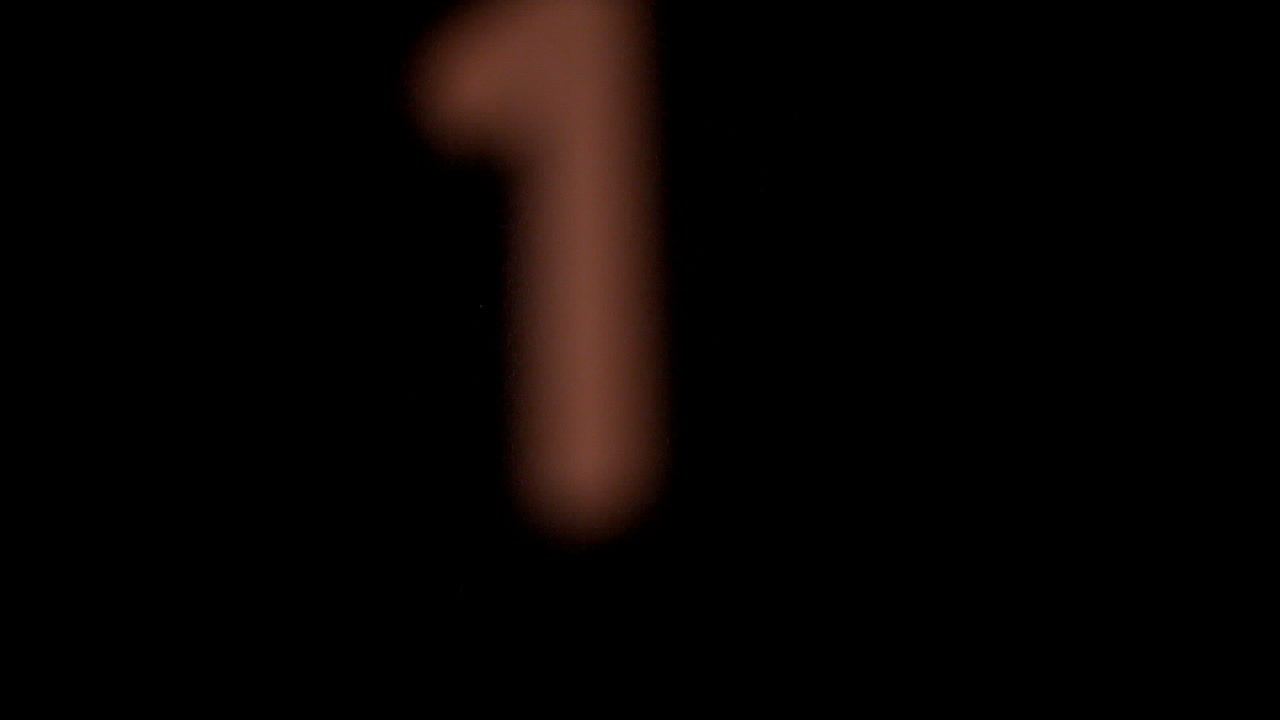 el número 1 que se eleva sobre un fondo negro