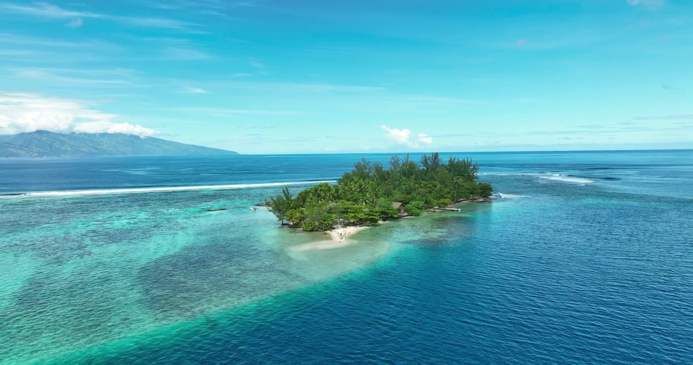 Tropisk fjerntliggende ø omgivet af blåt vand, Fransk Polynesien, paradisisk rejsedestination.