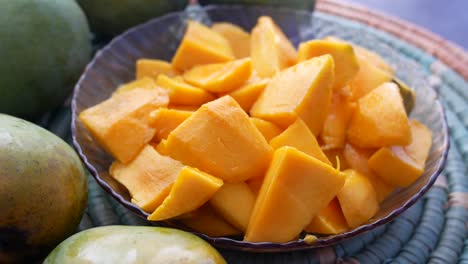 freshly sliced mangoes