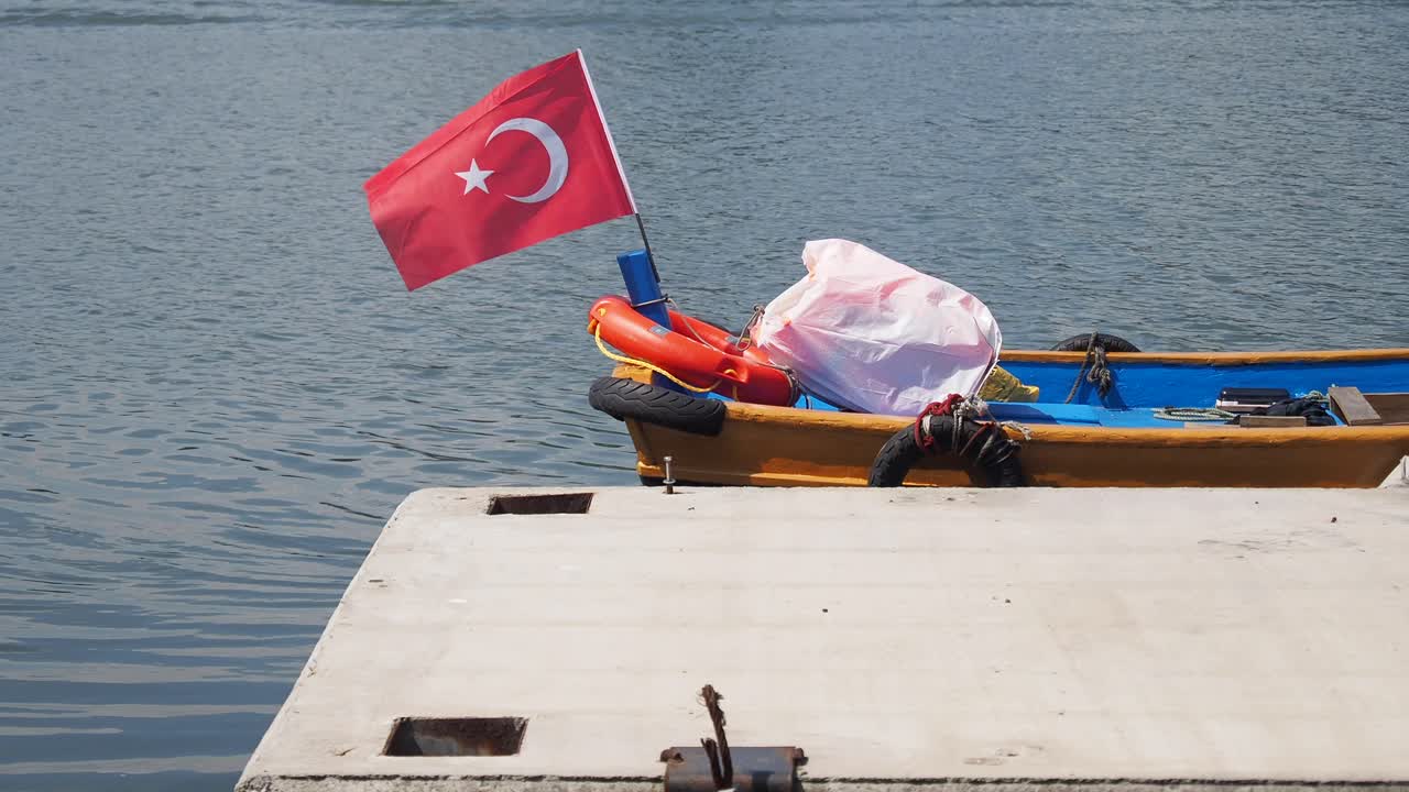 도크 에 있는 터키 어선