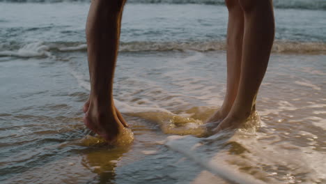 Couples-feet-at-the-beach