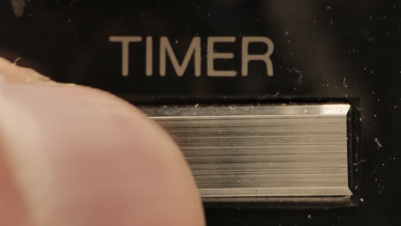 오래된 골동품 또는 빈티지 vcr에 있는 버튼의 극단적인 닫기