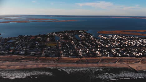 Playa-De-Refugio-Vacío-En-Nueva-Jersey-Durante-El-Bloqueo-Del-Coronavirus,-Antena-Lbi