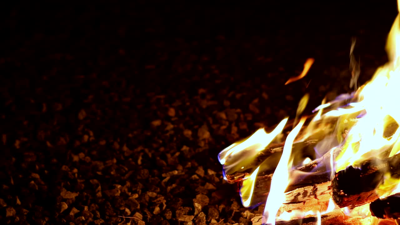 fogata en la noche