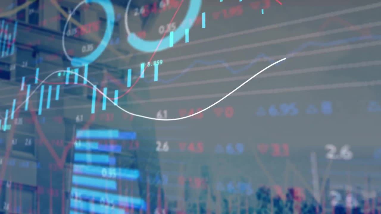animación de gráficos, círculos de carga y tablero de negociación sobre edificios modernos contra el cielo