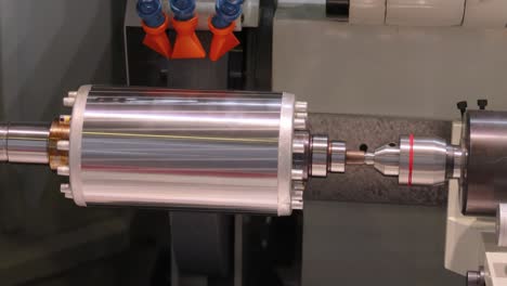 CNC-Fräsmaschine-Für-Die-Metallbearbeitung.-Schneiden-Von-Metall-Moderne-Verarbeitungstechnologie.