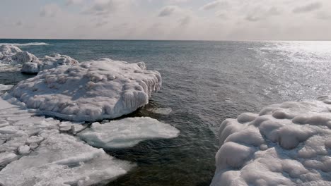 Large-Ice-Structures-In-Duluth-Seaside-On-Lake-Superior,-Minnesota-During-The-Day