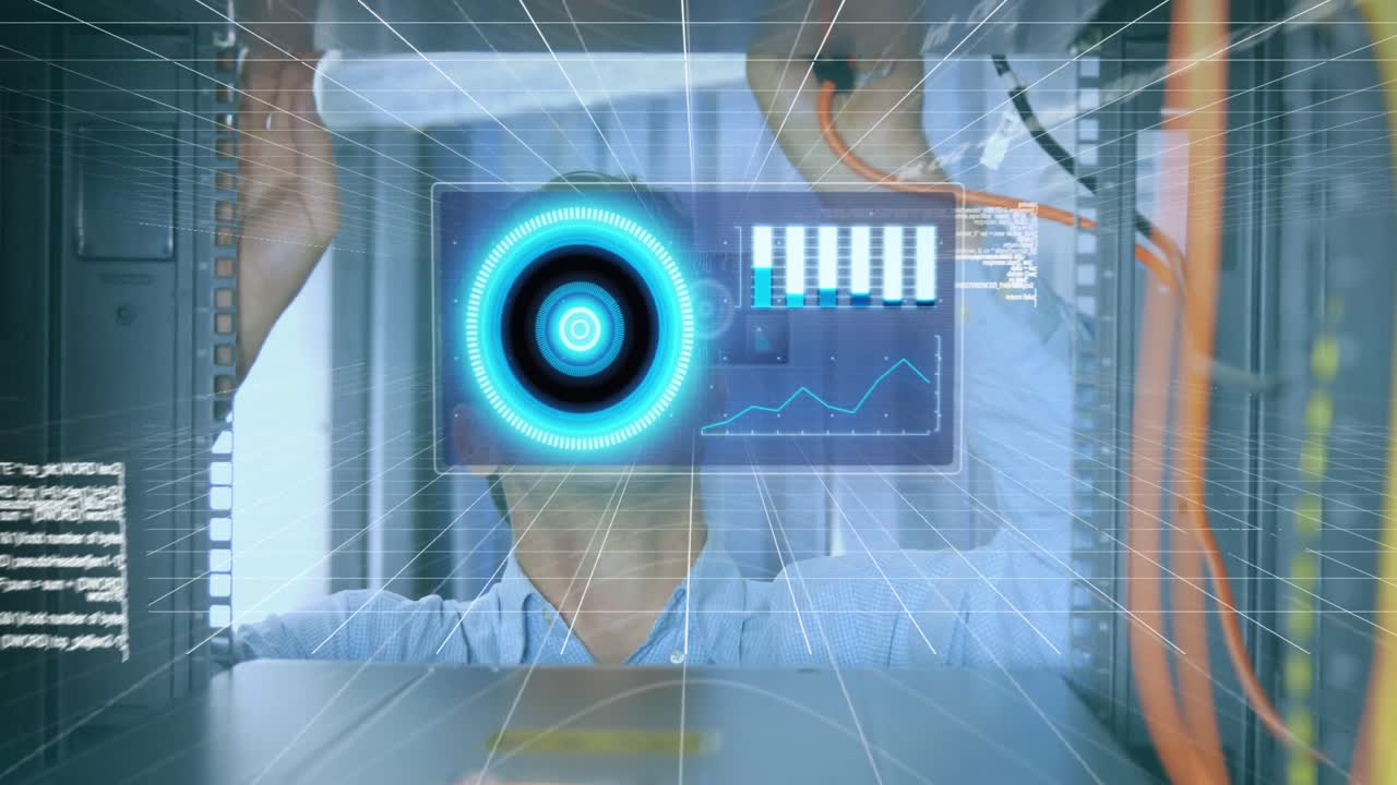 animación de la interfaz con el procesamiento de datos sobre un ingeniero caucásico que trabaja en la sala de servidores