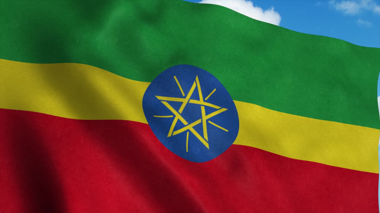 Bandiera dell'Etiopia che sventola al vento, sfondo cielo blu. 4K