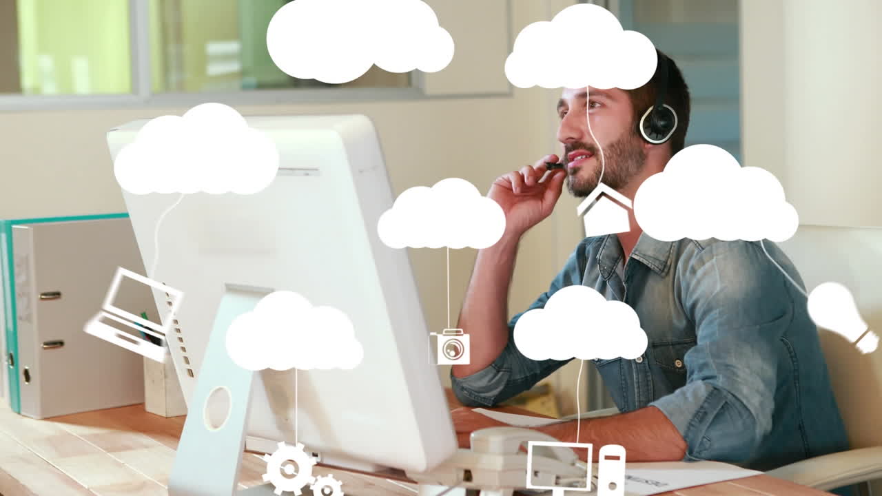 컴퓨터를 사용하는 사업가 위에 떠있는 미디어 아이콘의 애니메이션