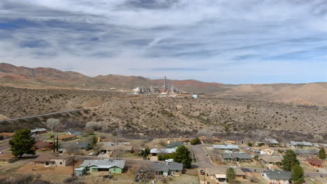 Desert-industrial-plant-near-small-town-with-scattered-houses-under-a-clear-sky-in-Clarkdale-Jerome,-Arizona