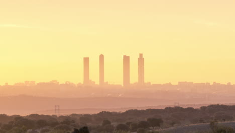 timelapse de un hermoso amanecer en madrid, españa