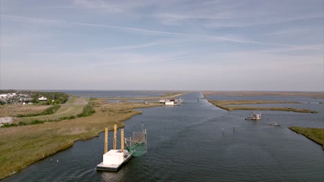 campamento de peces en la ensenada en louisiana