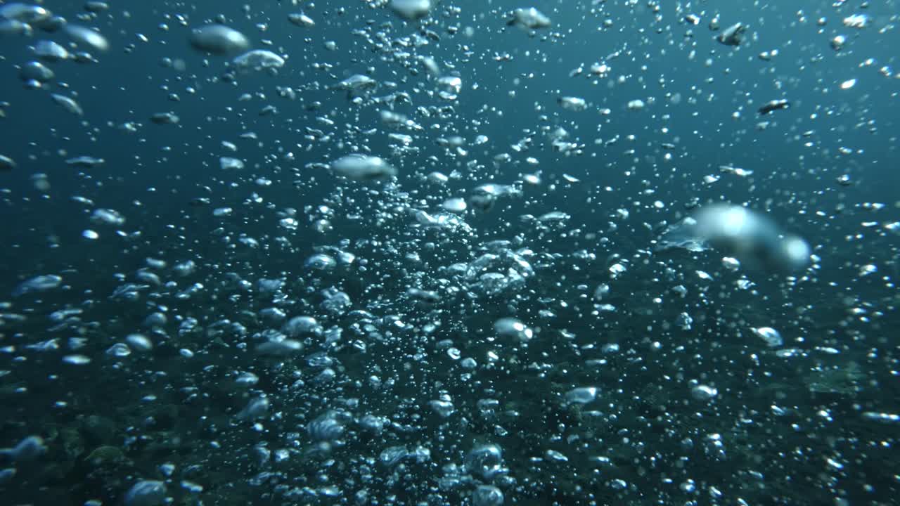 air bubbles underwater, super slomo, diving oxygen, bubbles in the ocean water, marine life, slowmotion, bubbles ascending to surface, aquatic light rays and refractions, shot in 4k, in Tulamben Bali
