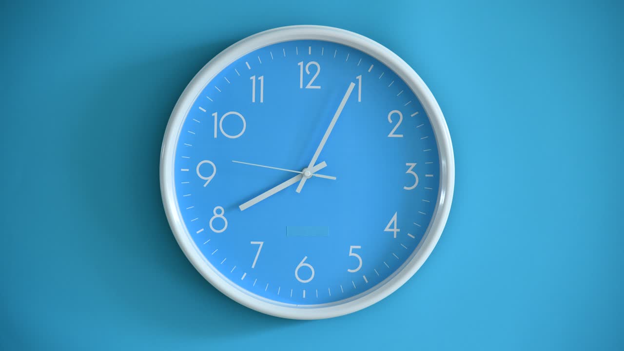 Time lapse di orologio blu su parete blu