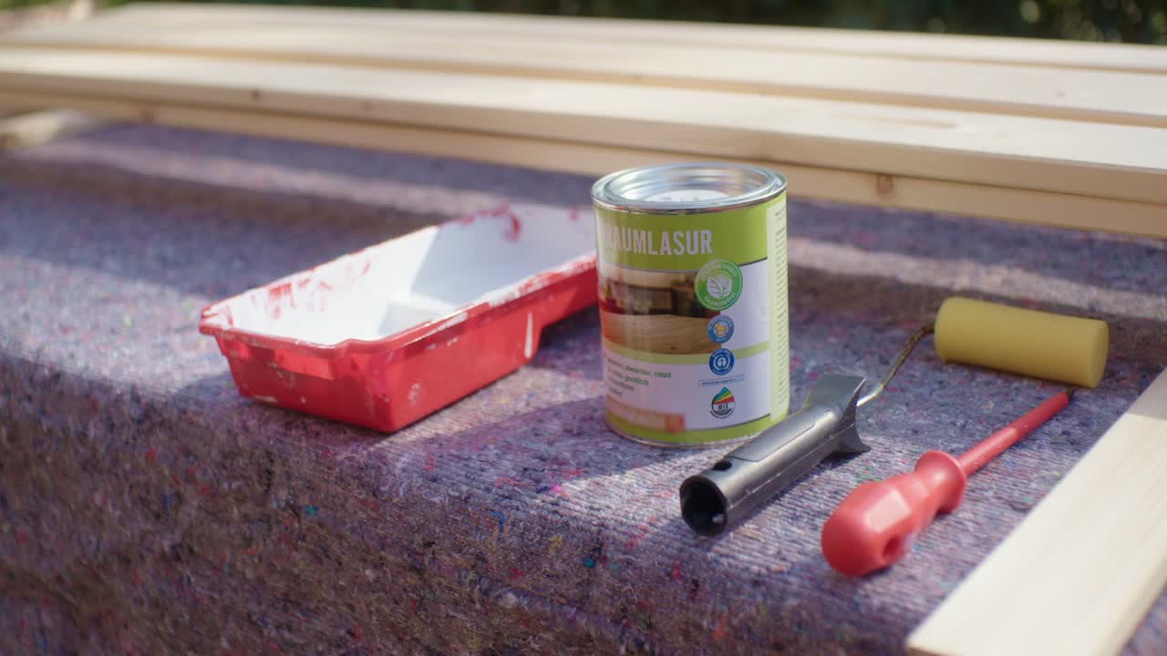 페인팅 브러시와 롤을 닫습니다.