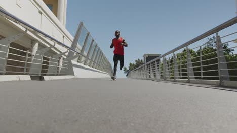 Man-exercising-in-an-urban-setting