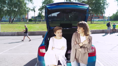 two women loading a car