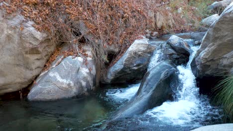 Pequeña-Cascada-En-El-Arroyo-Tahquitz