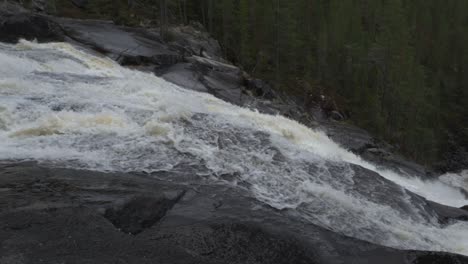 Schöner-Wasserfall-In-Norwegen.-Zeitlupe