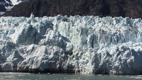 formas únicas del glaciar margerie, alaska