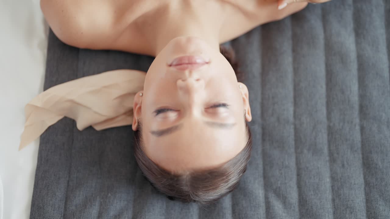 tratamento facial de spa relaxante