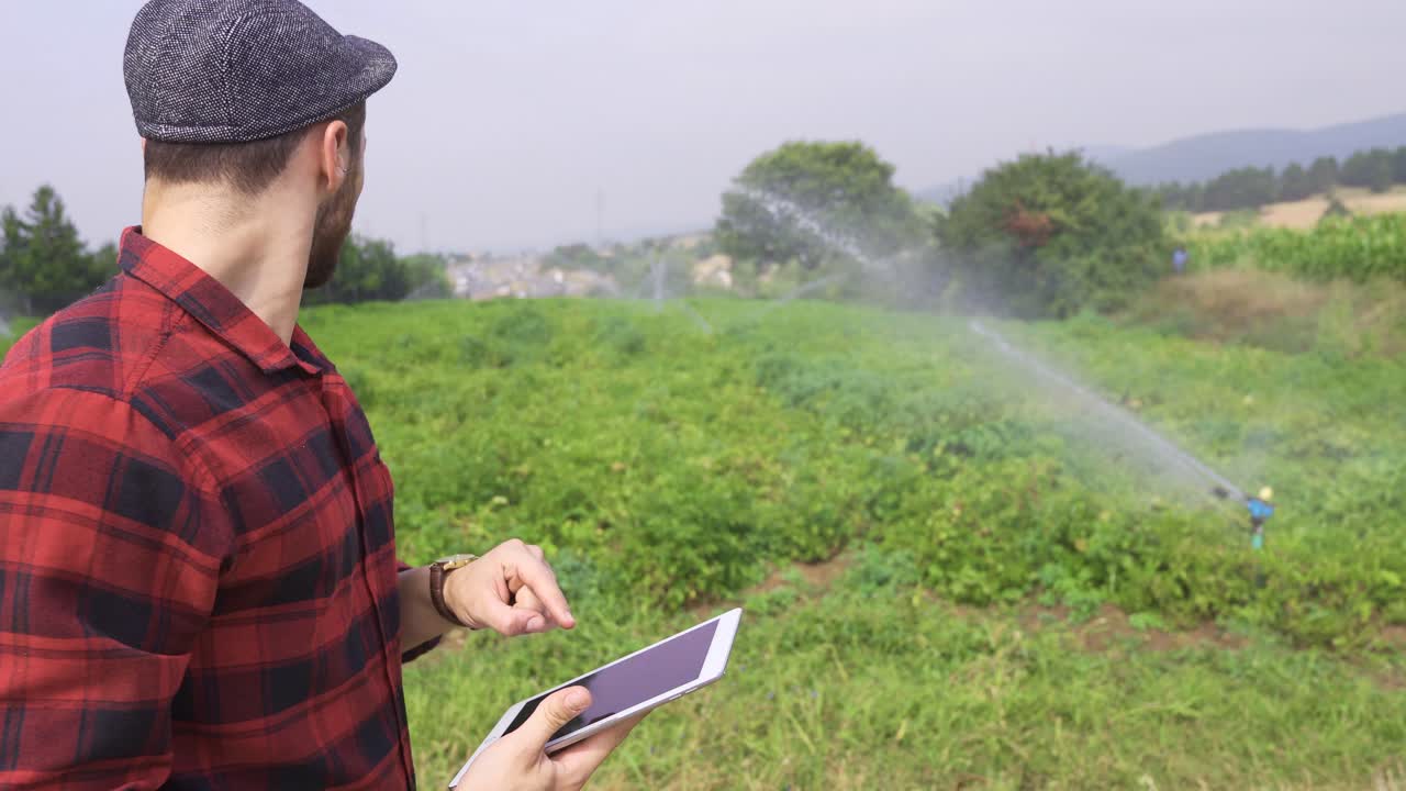 sistema de riego inteligente y agricultura.
