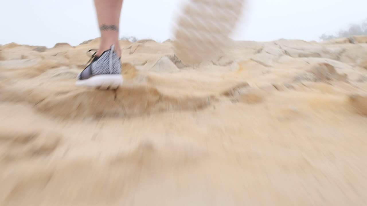 런닝화의 낮은 팔로우 샷