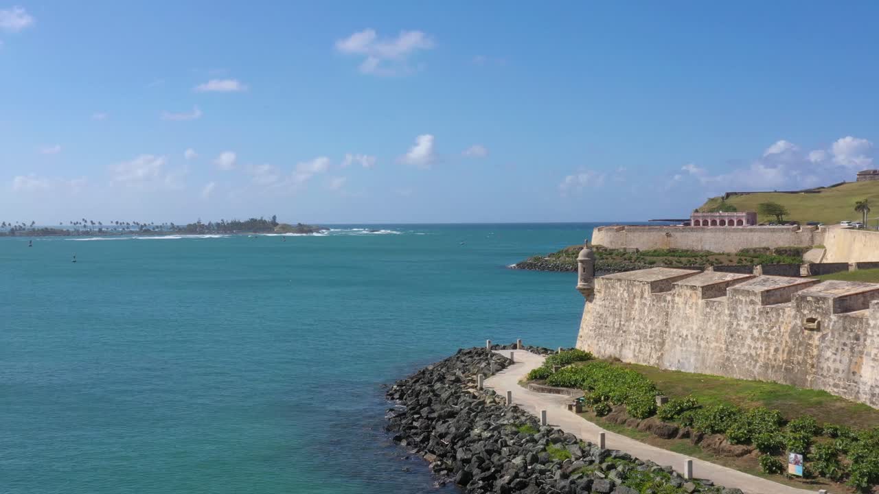 파세오 데 라 프린세사 쇼 엘 카스티요 산 펠리페 델 모로와 산후안 푸에르토리코 만