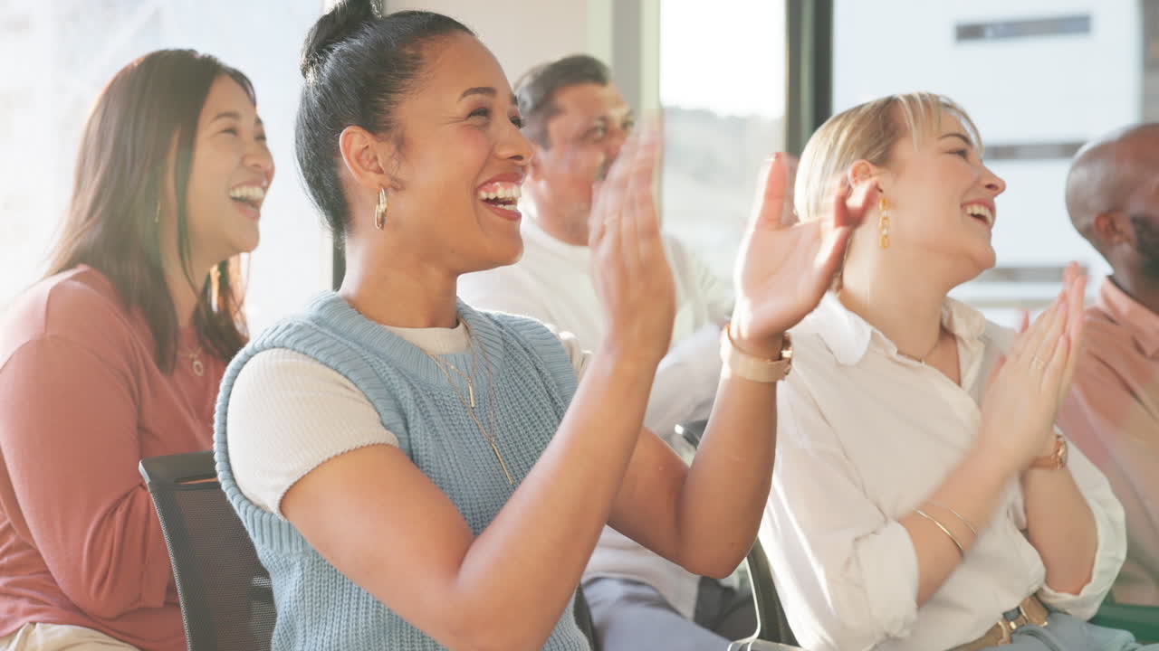multitud, aplausos de las mujeres y seminario de reunión